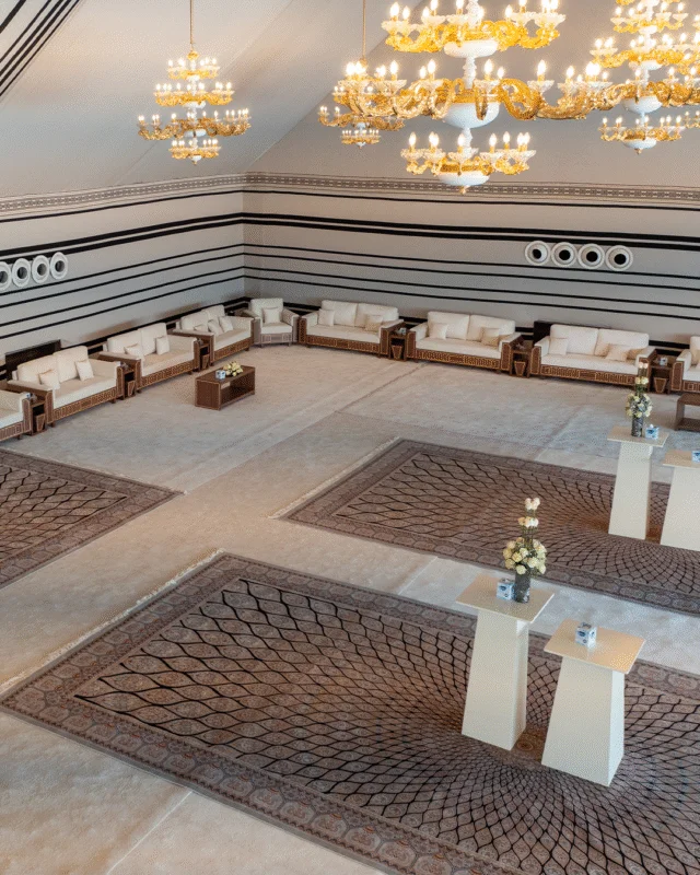 منطقة ضيافة وجلسات جانبية